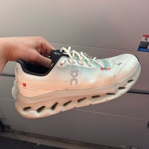 On Cloudtilt Size 10.5 Beaters